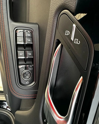 Porsche Macan cena 329000 przebieg: 32000, rok produkcji 2022 z Warszawa małe 352